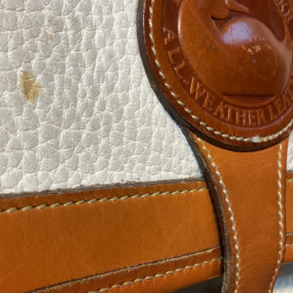 Classic Dooney & Bourke White and Brown Leather crossbody Bag - Picture 10 of 13